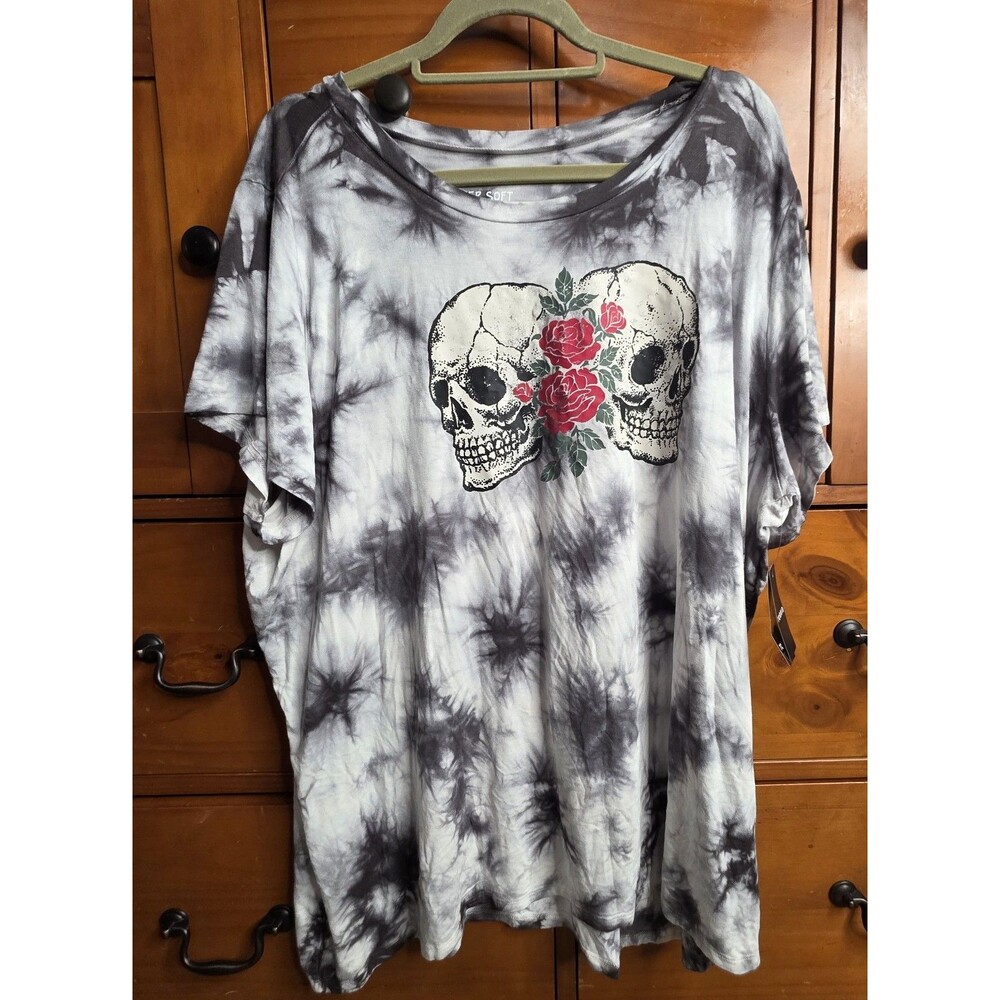 NWT Torrid Skull Roses T Shirt Size 4X Goth Moto Whimsigoth Tie Dye Short Sleeve